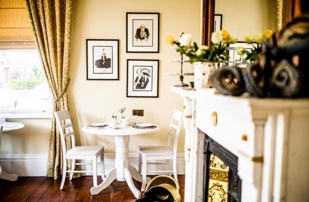 Bed and Breakfast Abbotsleigh Of Whitby Exterior foto